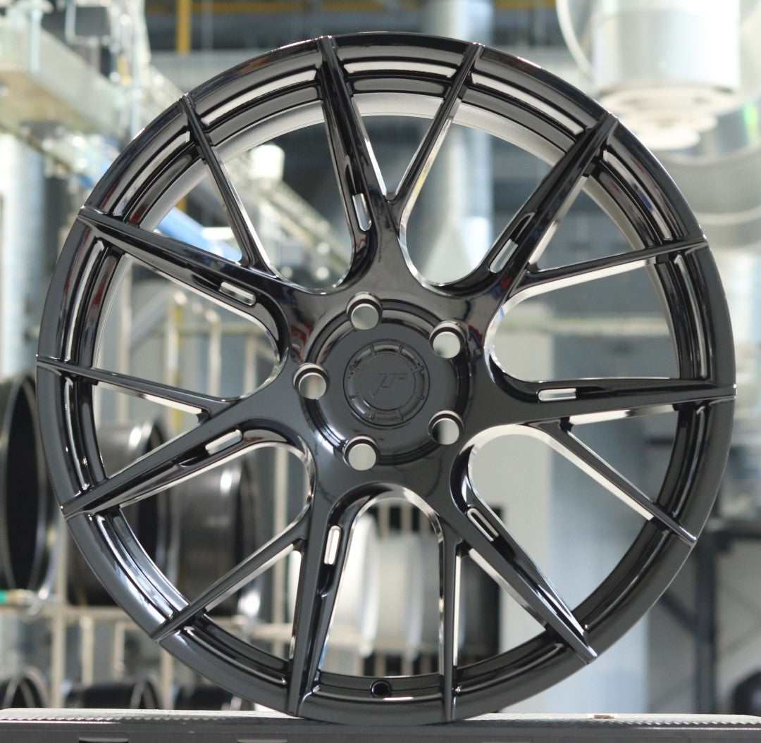 JR Wheels JR42 20x10 Gloss Black