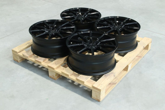 Set of CVR4 19x8 ET27 5x114,3 Gloss Black