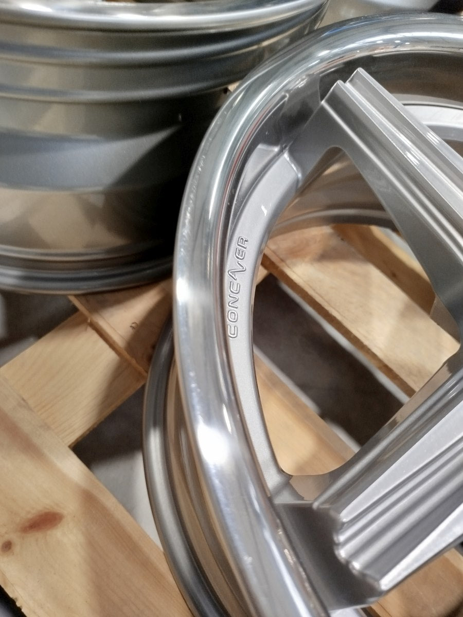 Set of CVR9 19x8,5 ET30 + 19x9,5 ET33 5x112 Brushed Titanium