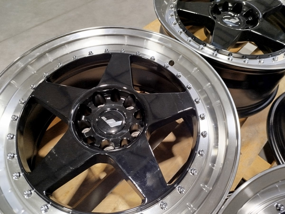Set of JR6 18x8,5 ET22 5x114,3/120 Gloss Black w/Machined Lip