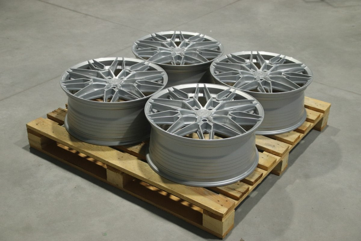 Set of CVR6 20x8,5 ET35 5x112 Gloss Silver
