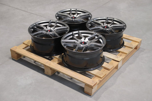 Set of JR25 18x8,5 ET20 5x120 Hyper Black